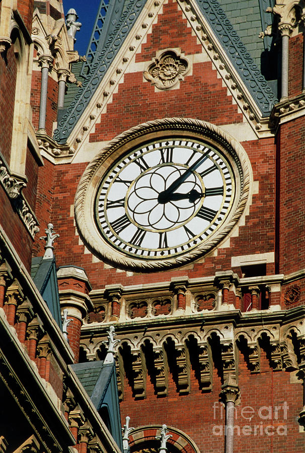 St Pancras Clock Photograph by Francoise Sauze/science Photo Library