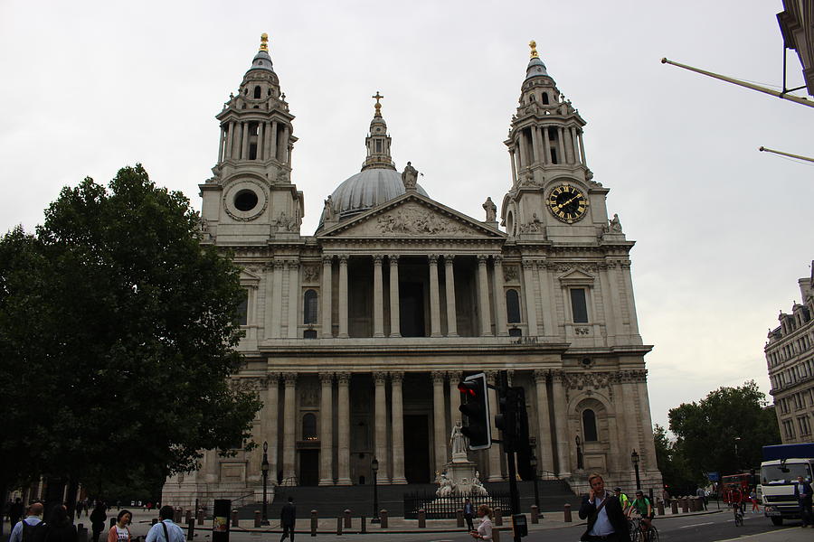 St. Pauls Cathedral Photograph by Laura Smith