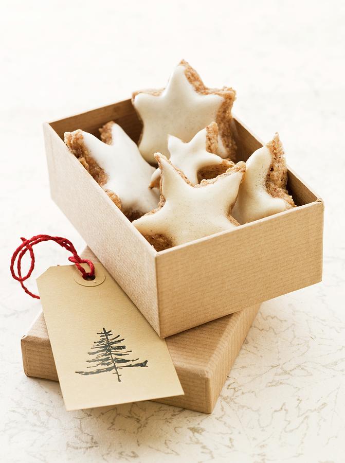Star-shaped Cinnamon Biscuits In A Box As A Gift Photograph by Lingwood, William