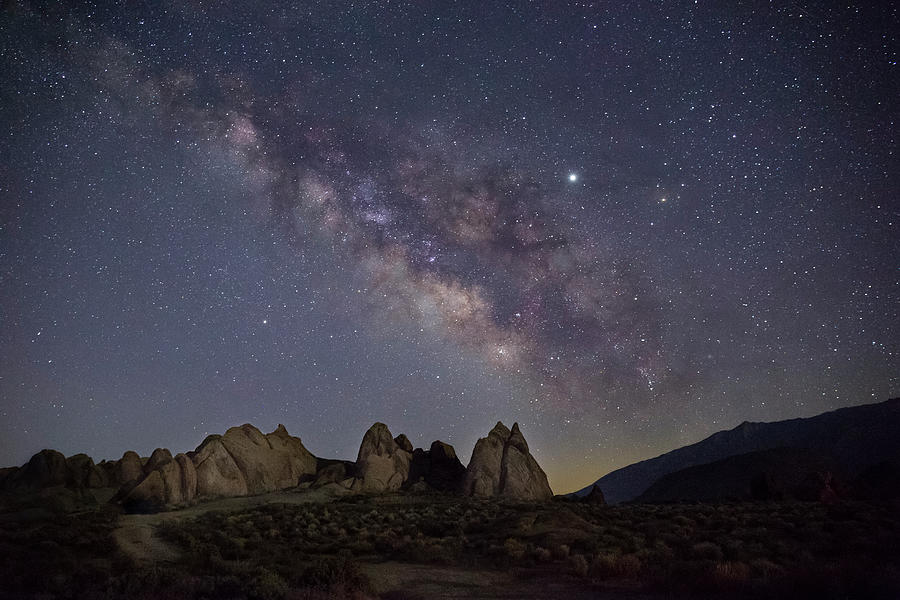 Starry Night over the Alabama HIlls Photograph by Leslie Wells