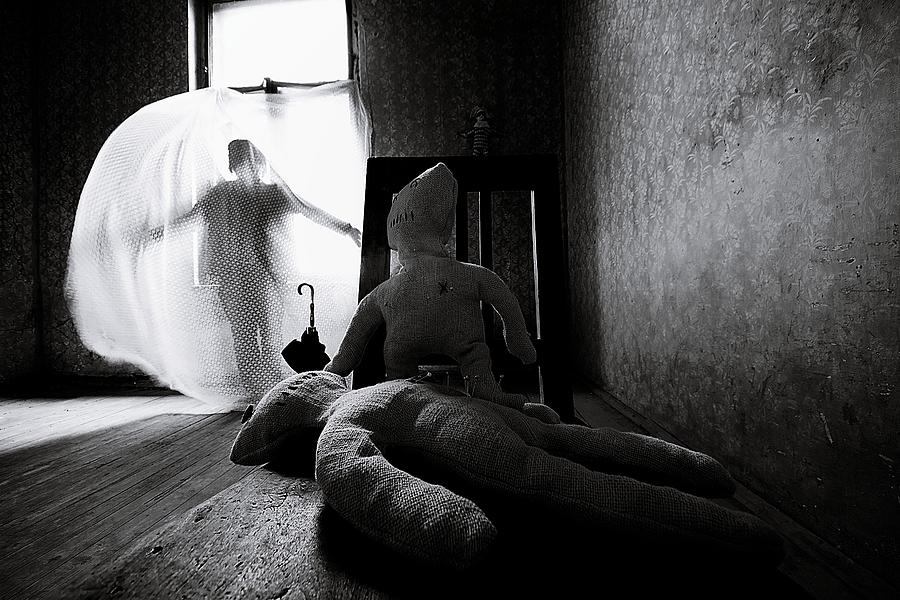 Static Performance Photograph by Mario Grobenski - Psychodaddy