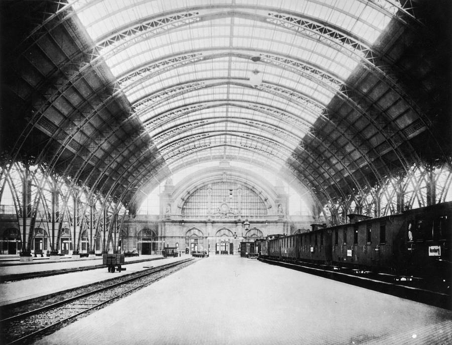 Station Arch Photograph by Hulton Archive