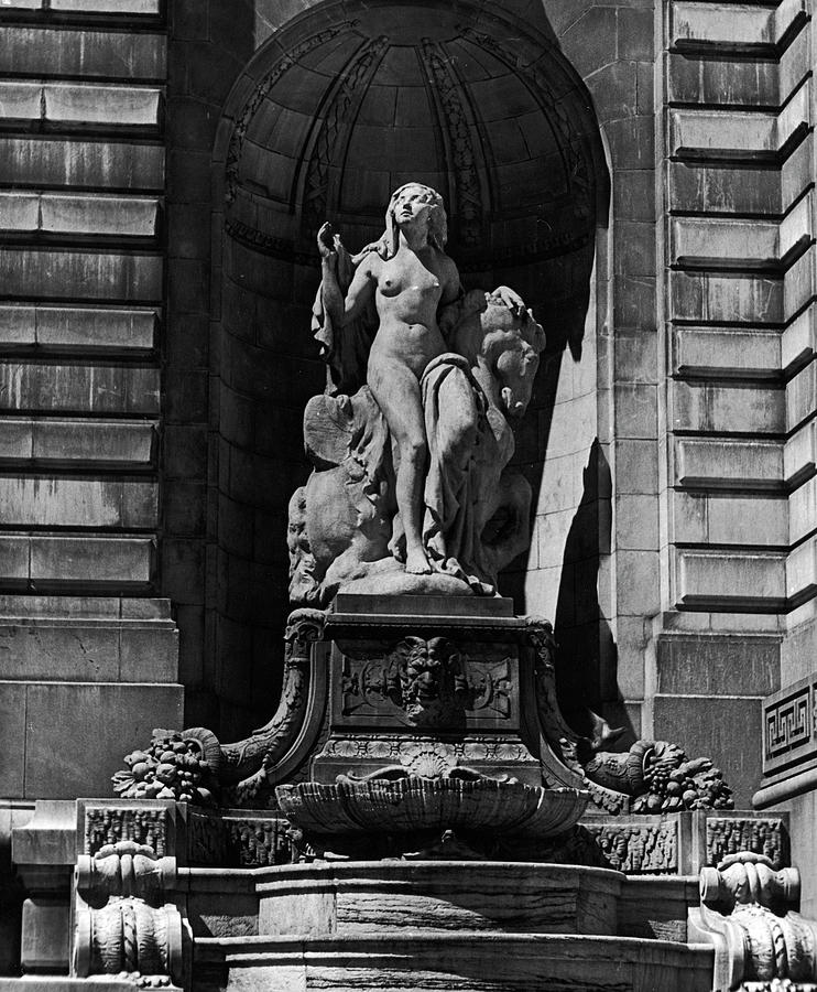 Structure Photograph - Statue Of A Nymph by Alfred Eisenstaedt