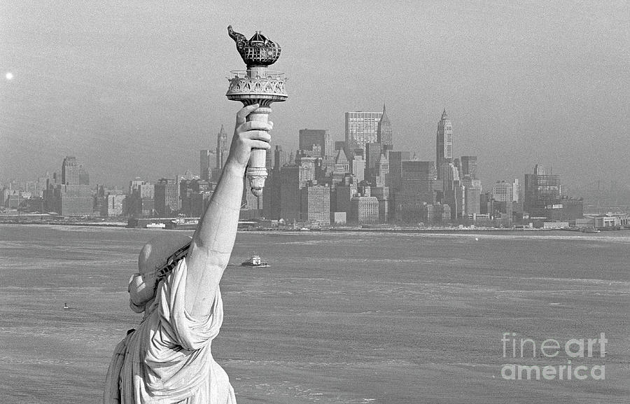 Statue Of Liberty Photograph by Bettmann Statue Of Liberty Photograph by Bettmann