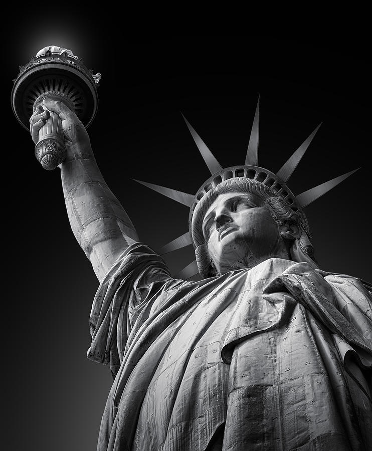 Black And White Photograph - Statue Of Liberty by Helena Garca