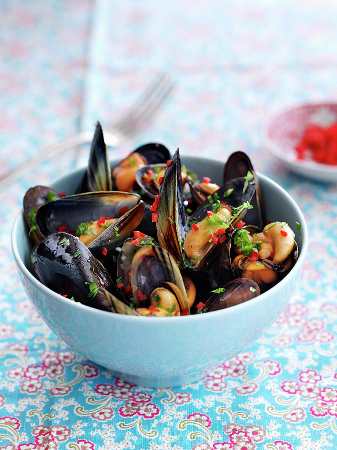 Steamed Mussels With Chinese Rice Wine Photograph by Gareth Morgans