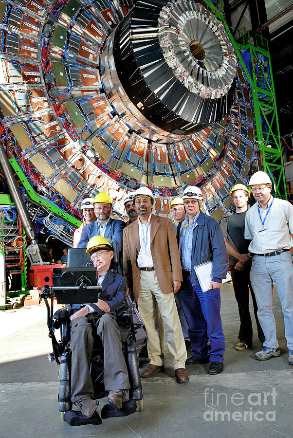 Stephen Hawking And Scientists At Cerns Cms In 2006 Photograph by Cern/science Photo Library