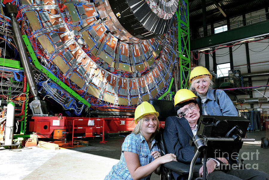 Stephen Hawking With Visitors At Cerns Cms In 2006 Photograph by Cern/science Photo Library