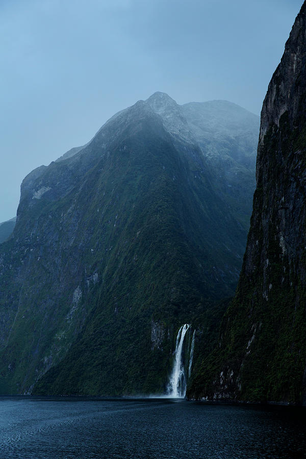 Sterling Falls Waterfall, Milford Sound, Fiordland National Park, South ...