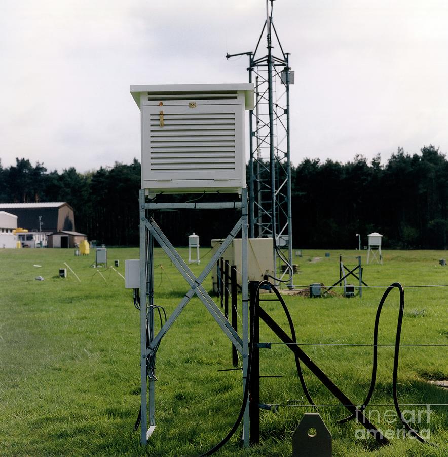 Stevenson Screen Photograph by British Crown Copyright, The Met Office ...