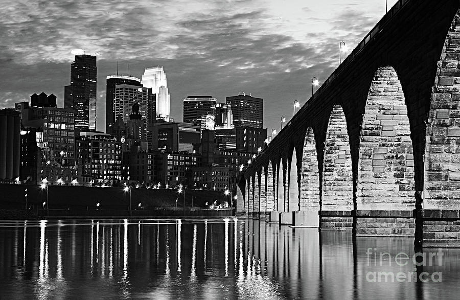 Stone Arch Bridge Minneapolis Bw V4 Photograph by Wayne Moran