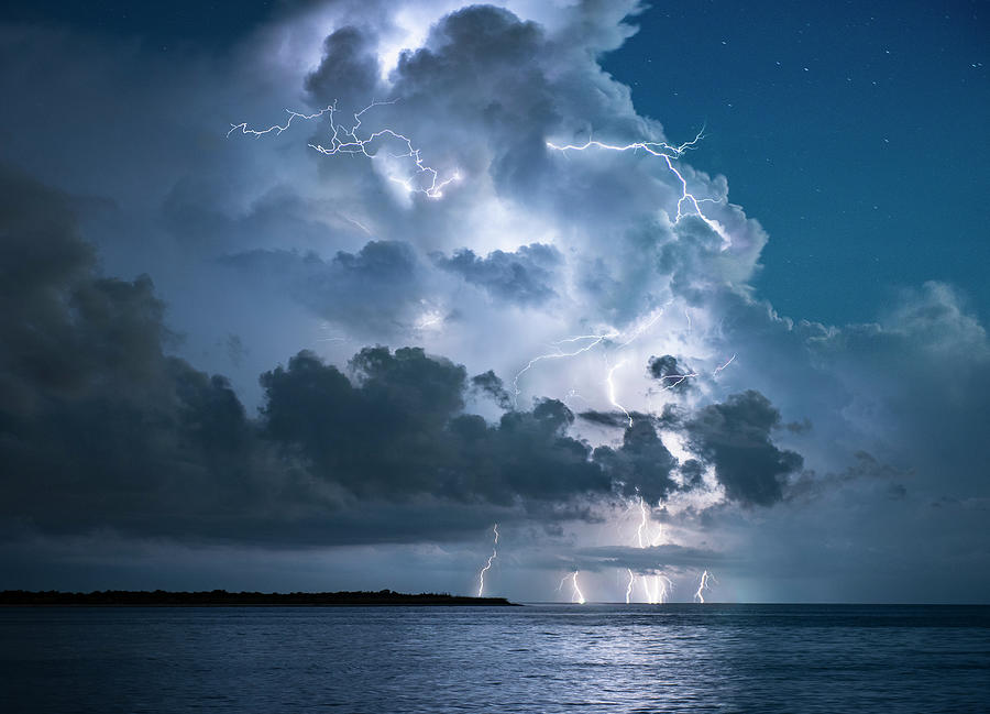 Storm Clouds And Lighting Storm Roll Through St. Petersburg, Fl ...