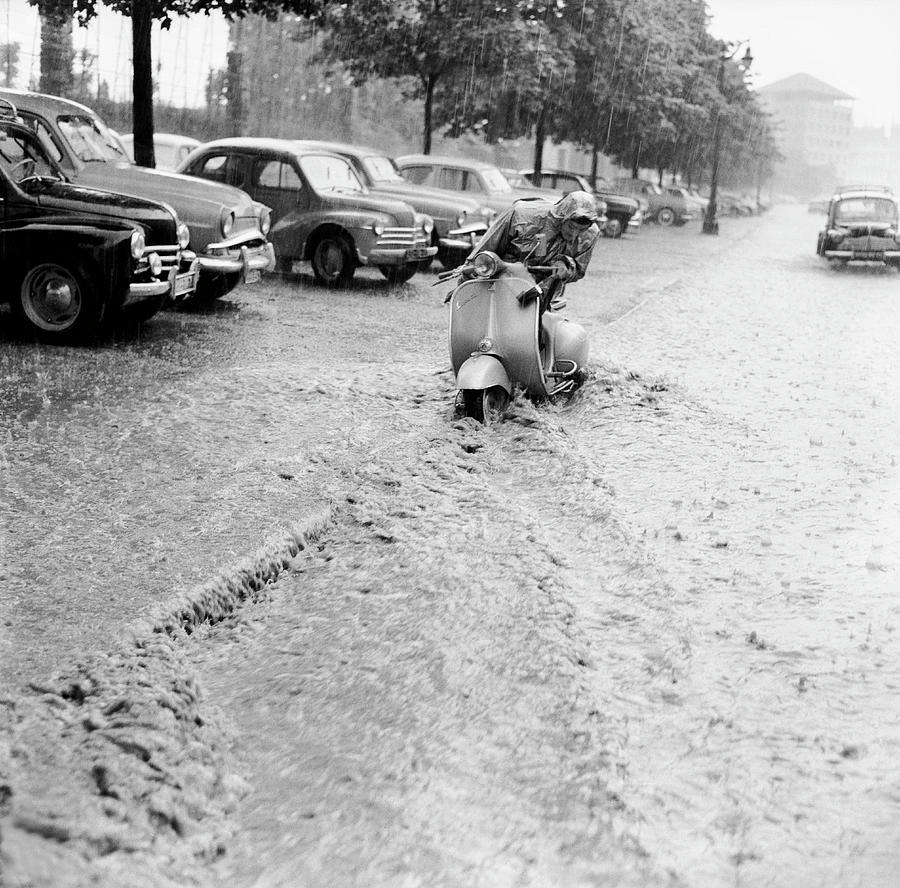 Storm In Paris In 1958 Photograph by Keystone-france
