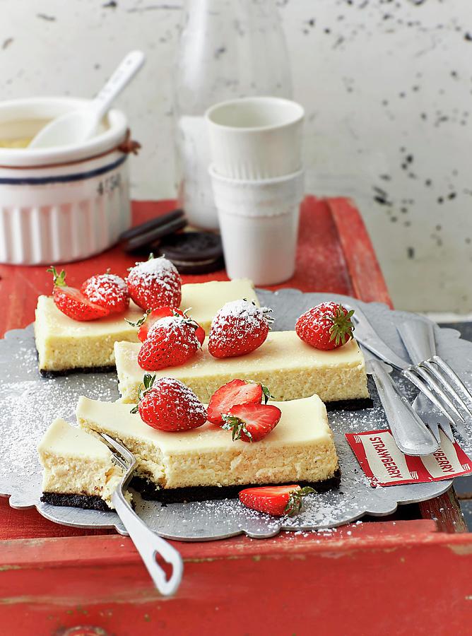 Strawberry Cheesecake Bars With Oreo Bases usa Photograph by Jalag / Julia Hoersch