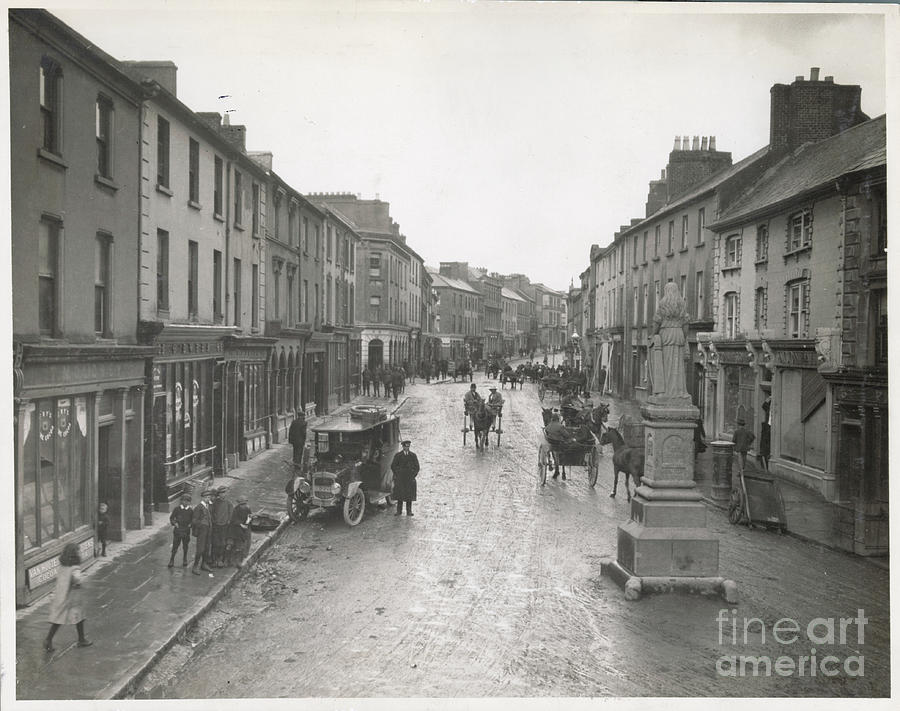 Street Scene In Tipperary Photograph by Bettmann