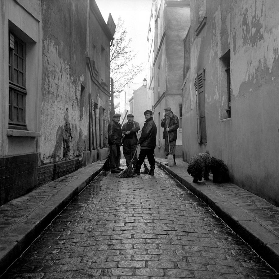 Street Scene On Montmartre At Paris In Photograph by Keystone-france