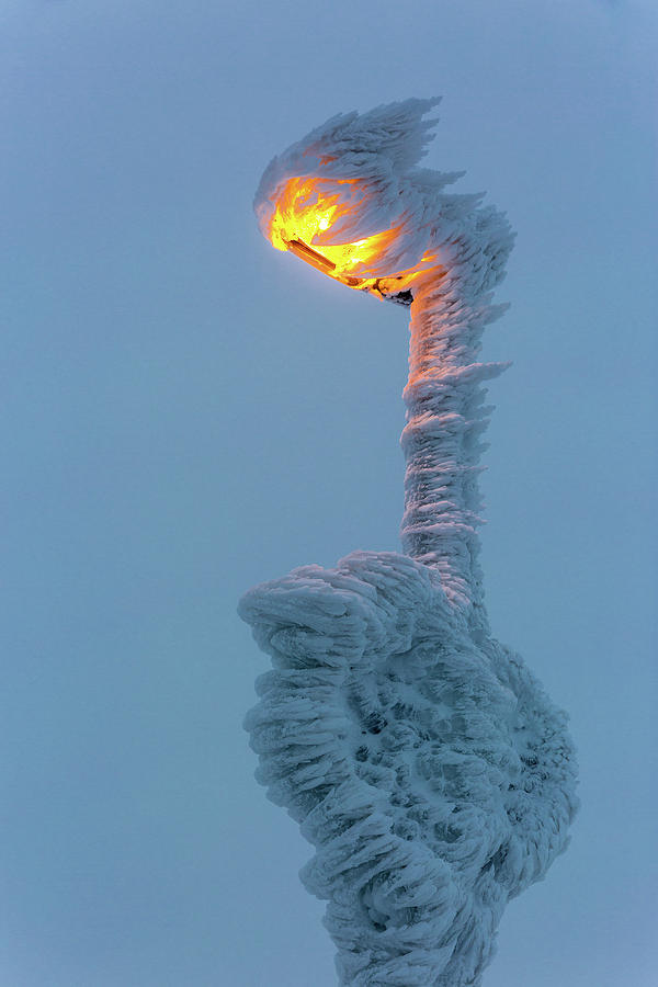Nature Photograph - streetlight on the Brocken, Harz by Andreas Levi