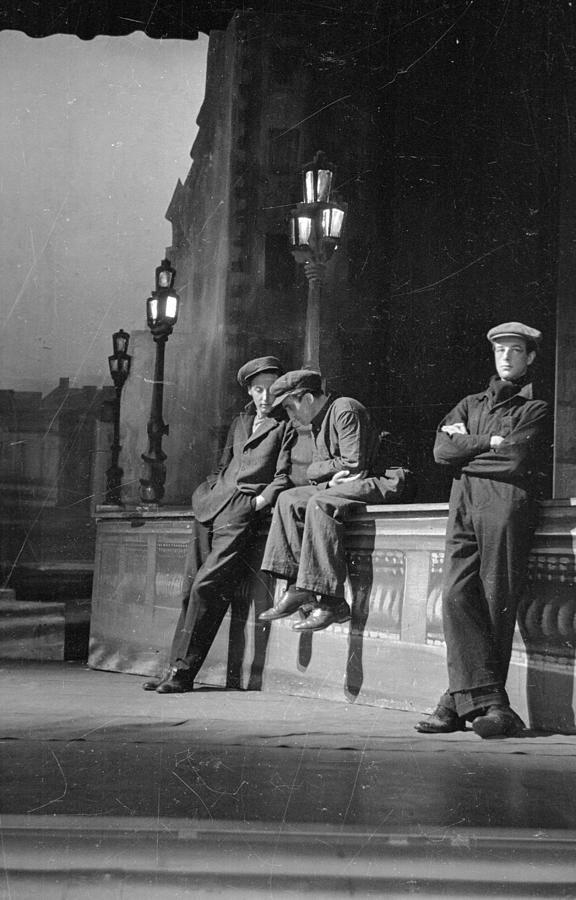 Strikers Wait Photograph by Kurt Hutton