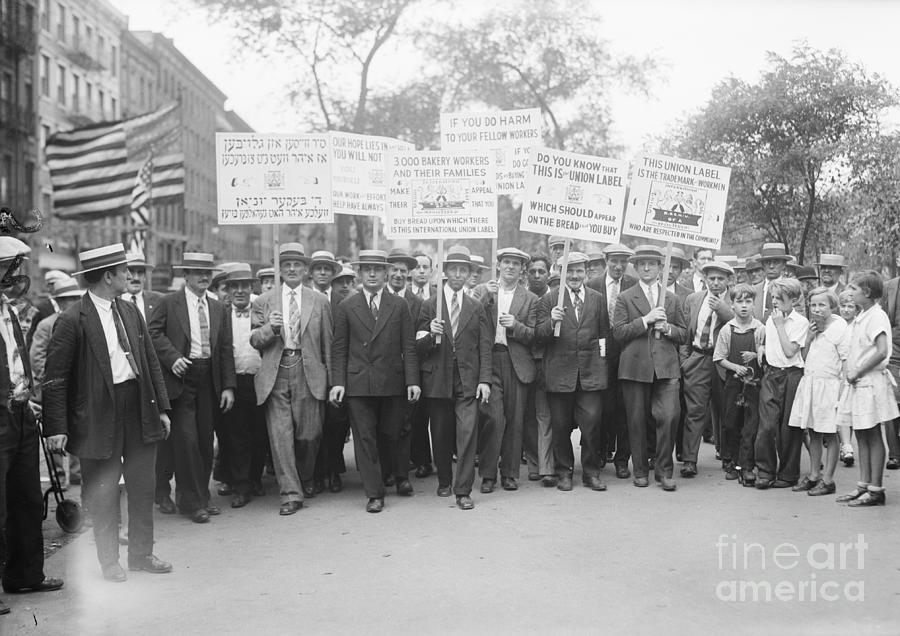 Striking Bakers Hold Placards For Union Photograph by Bettmann