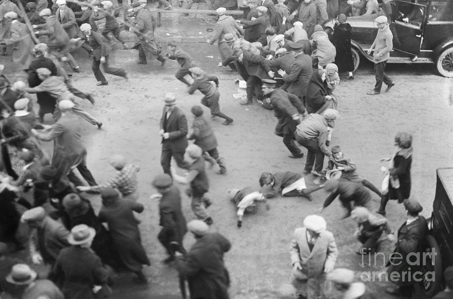 Striking Textile Workers Fleeing Police Photograph by Bettmann