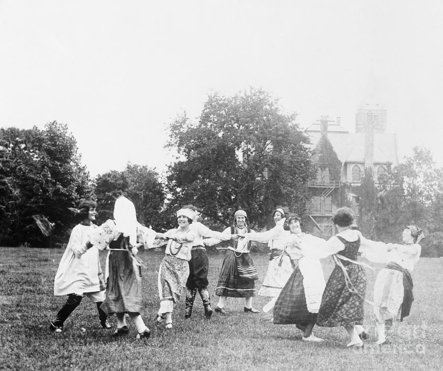 Students Dancing Photograph by Bettmann