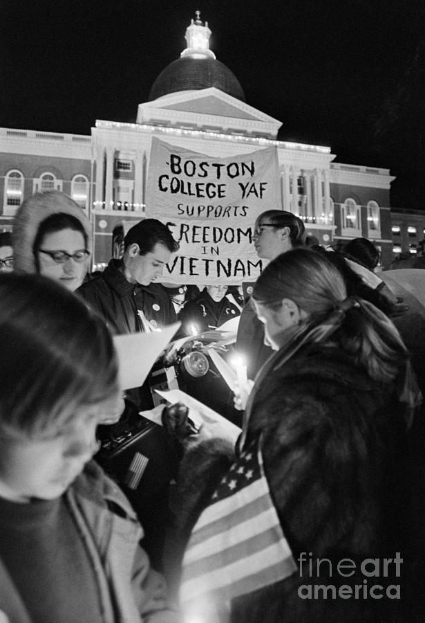Students Rally In Support Of Vietnam Photograph by Bettmann
