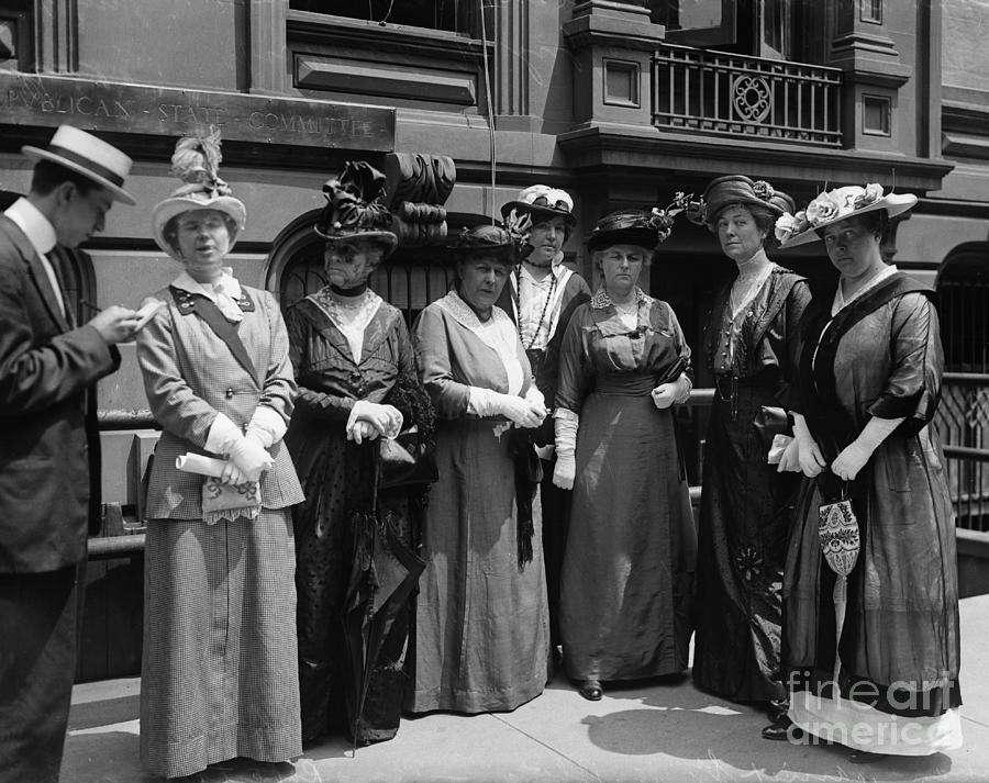 Suffrage Women Posing For Camera Photograph by Bettmann