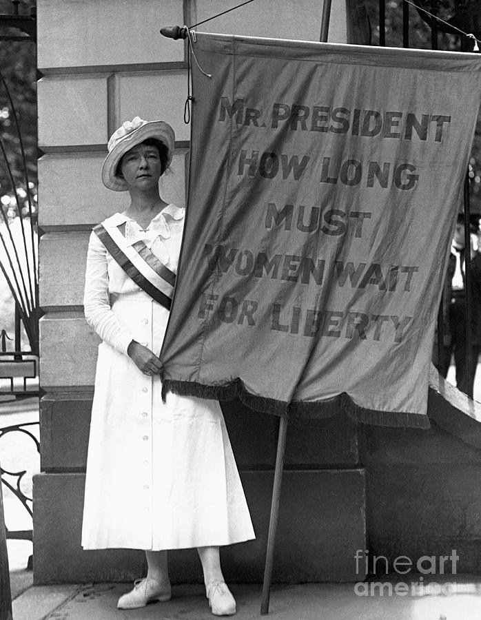 Suffragette Picketing At The White House Photograph by Bettmann