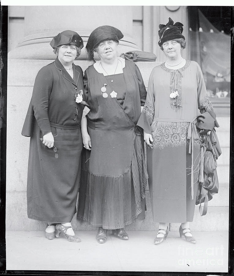 Suffragette Women Attending Convention Photograph by Bettmann