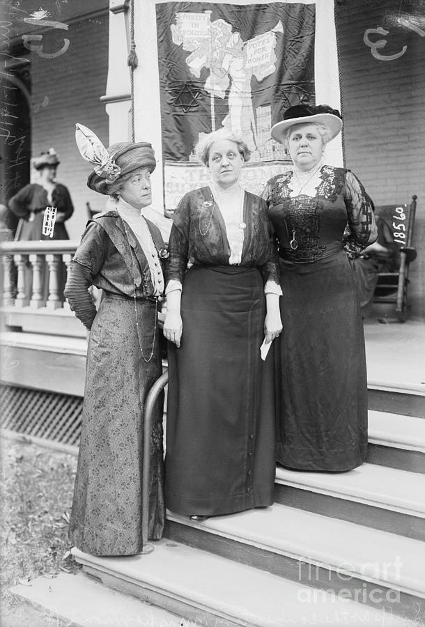 Suffragettes Posing For Camera Photograph by Bettmann