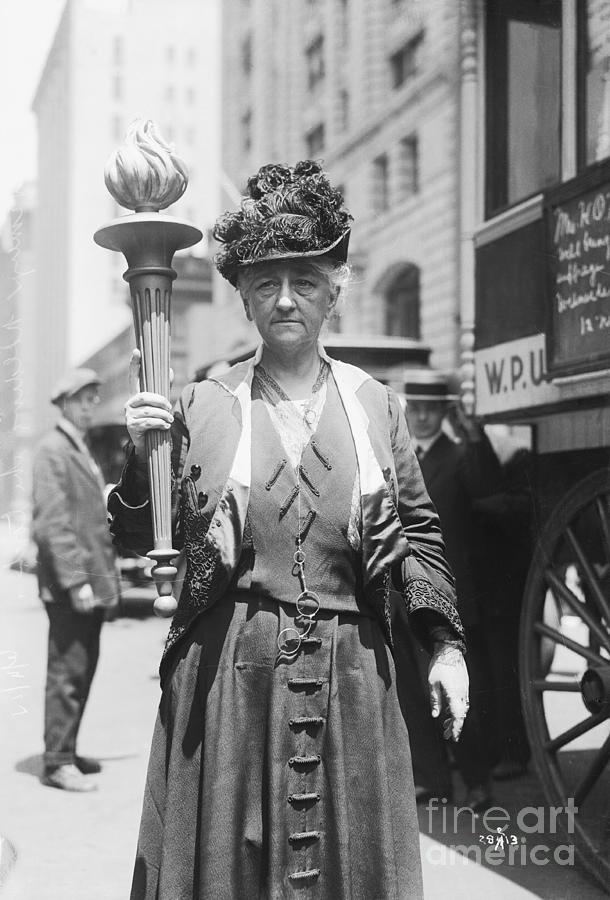 Suffragist Mrs. H.o. Havemeyer Holding Photograph by Bettmann