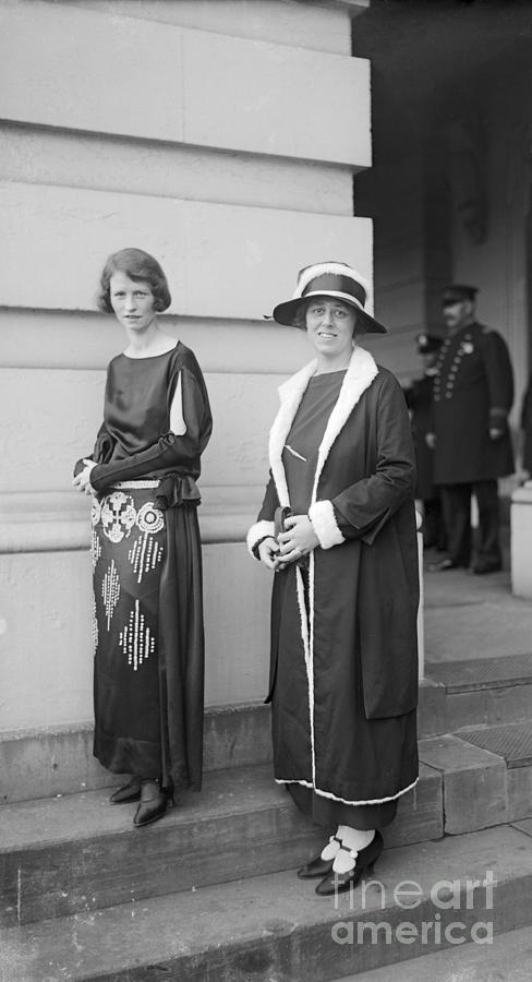 Suffragists Edna St. Vincent Millay Photograph by Bettmann