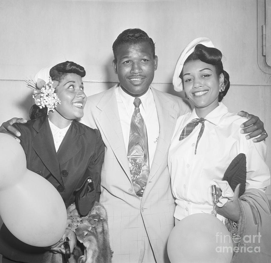 New York City Photograph - Sugar Ray Robinson With Wife And Sister by Bettmann