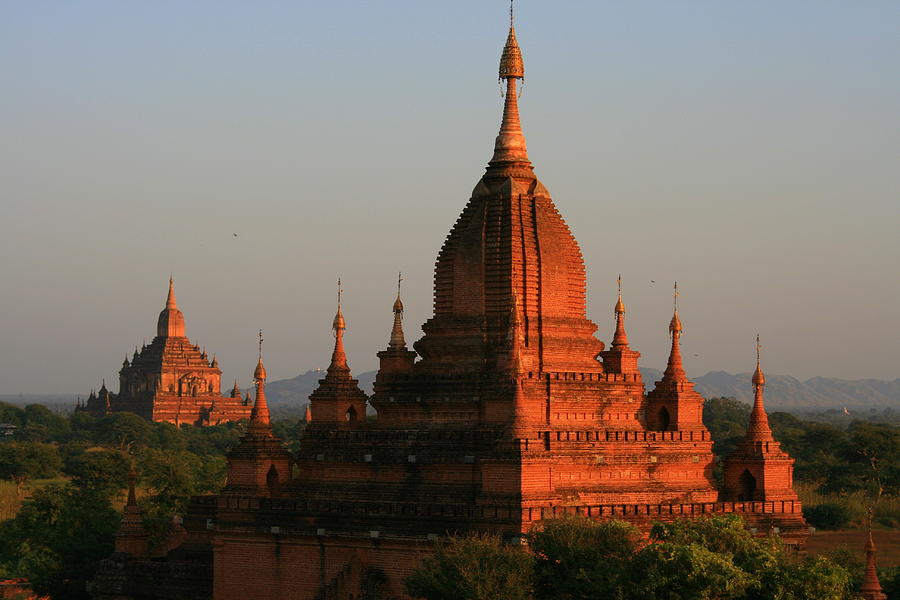 Sulamani & Shwe-nan-yin-taw Bagan, Burma Photograph by Joe & Clair Carnegie / Libyan Soup