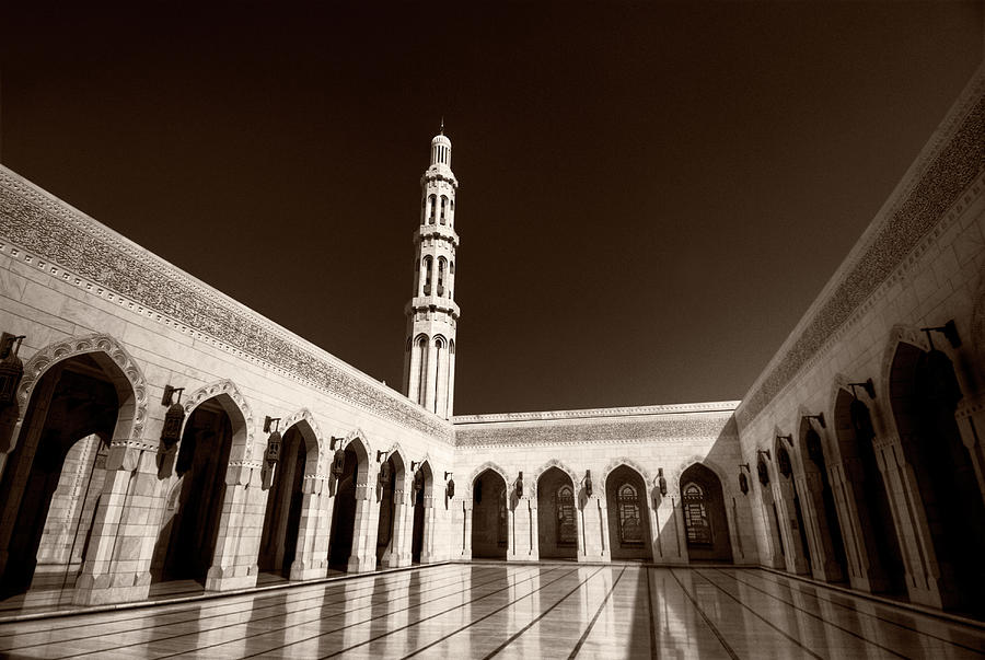 Sultan Qaboos Mosque Photograph by Momentaryawe.com