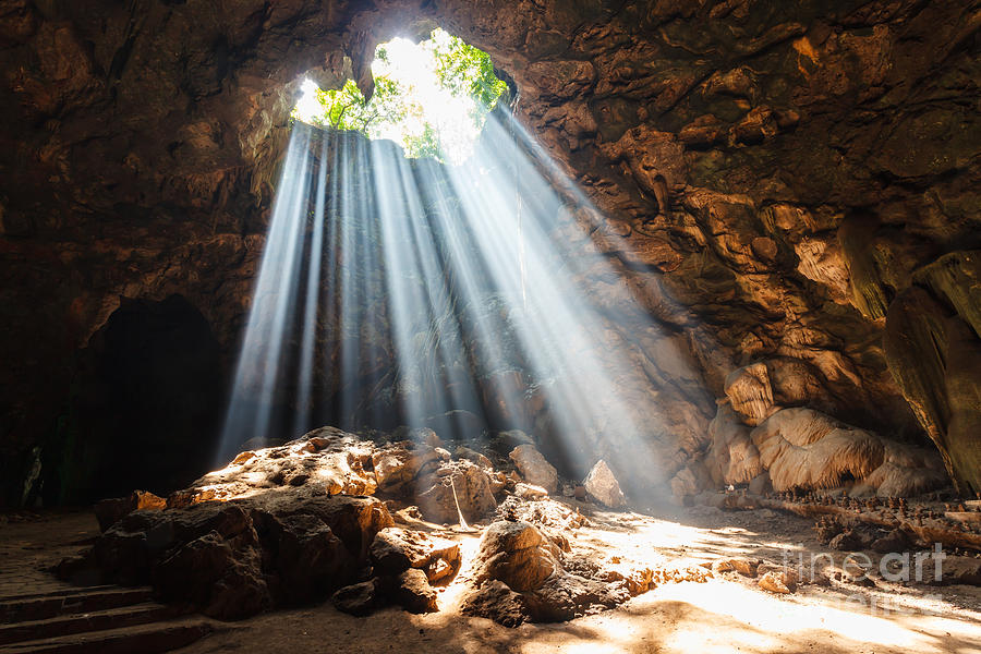 prints of the sun on the cave