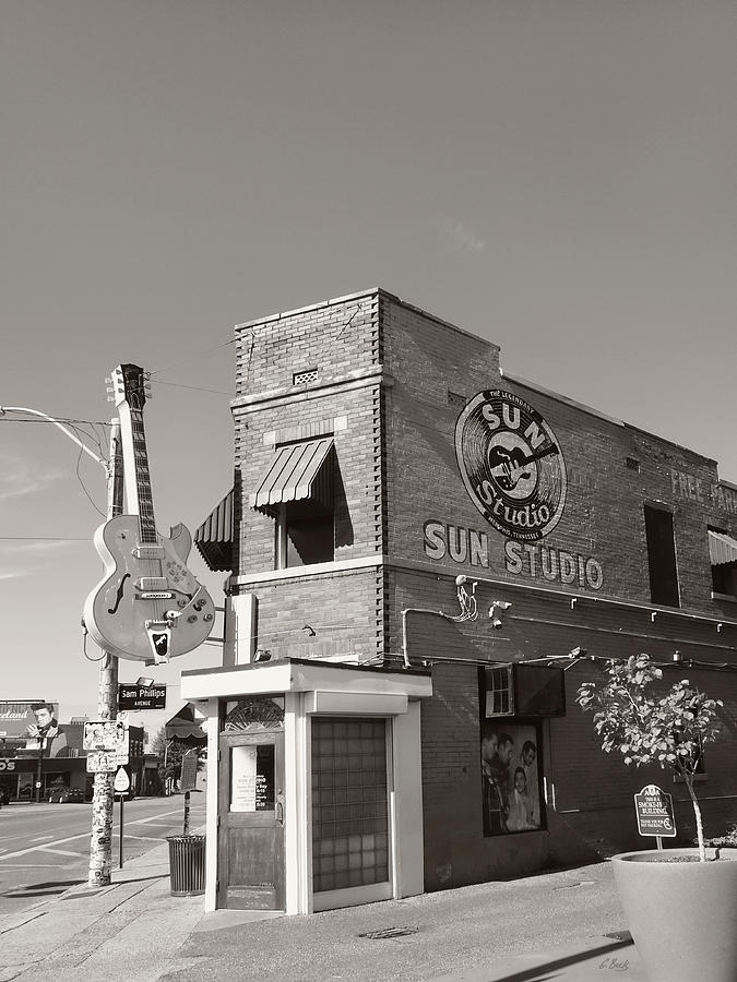 Johnny Cash Photograph - Sun Studio, Monochrome by Gordon Beck