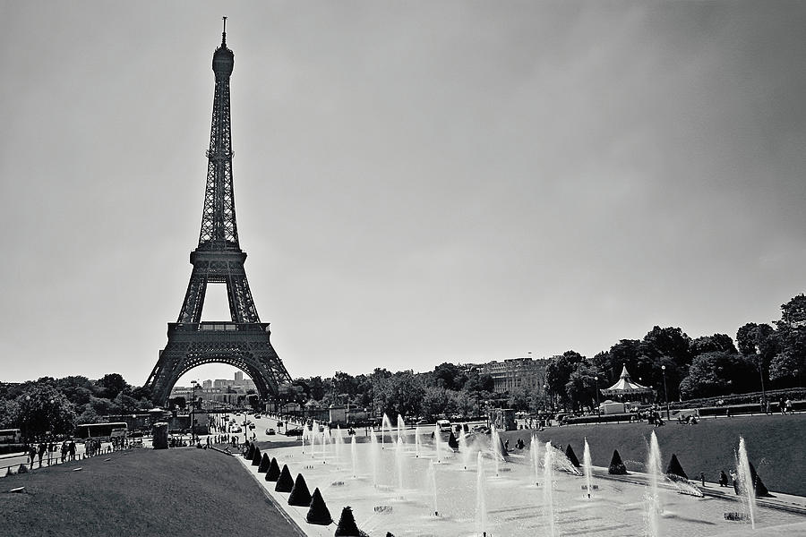 A Sunny Day in Paris - Silver Screen Edition Photograph by Kamil Swiatek
