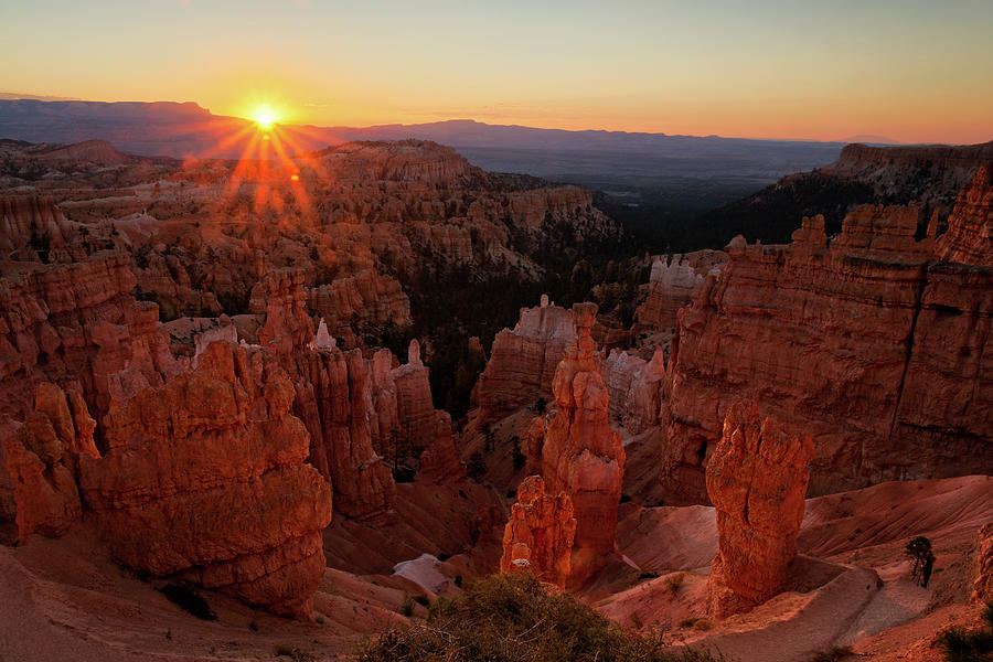 Sunrise at Bryce CAnyon Photograph by Hans Partes - Fine Art America