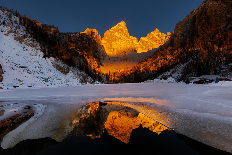 Sunrise At Wyoming Photograph by James Bian