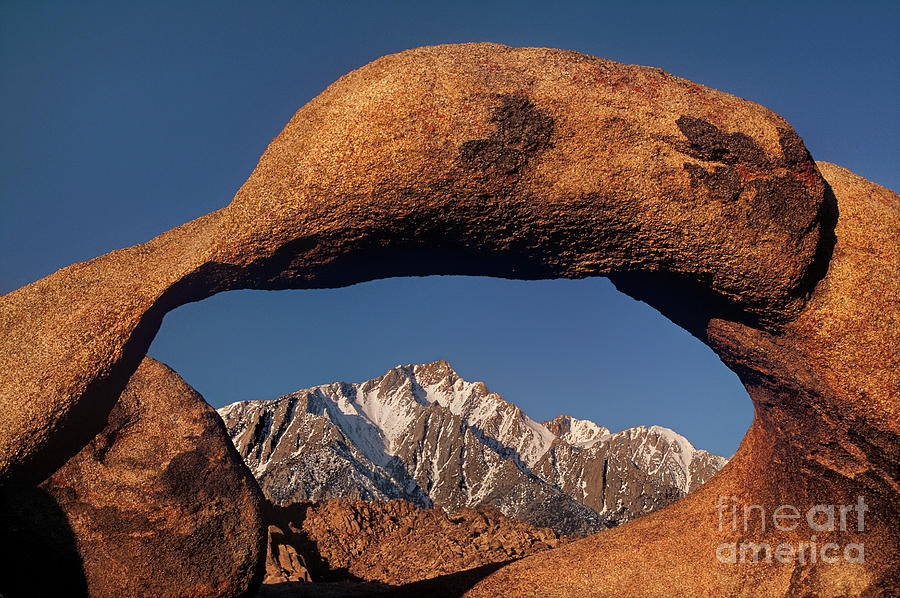 Sunrise Mobius Arch Alabama Hills Eastern Sierras California Photograph by Dave Welling