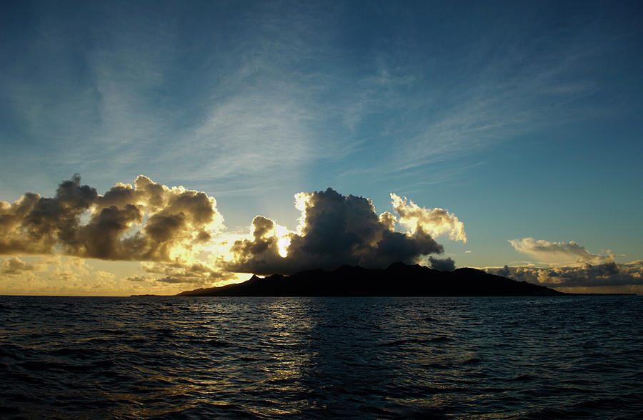Sunrise Over Rarotonga, Cook Islands Photograph by Stephen Pennells