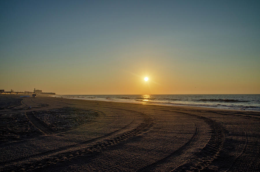 Sunrise Seascape - Ocean City New Jersey Photograph by Bill Cannon