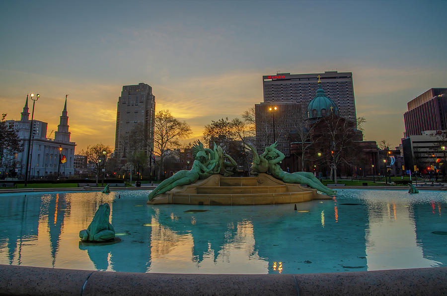 Sunrise - Swann Fountain - Philadelphia Photograph by Bill Cannon