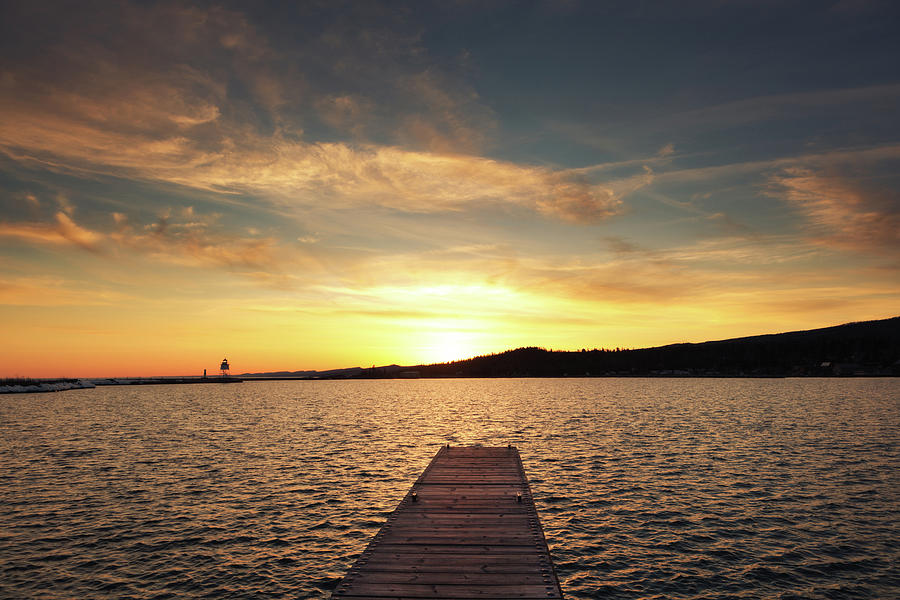 Download wallpaper 4000x3000 pier, clouds, sunset, ocean, horizon, dark hd  background