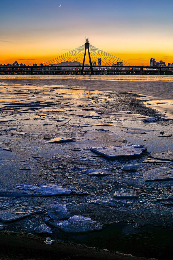 Sunset At Frozen Han River Photograph by Youngil Kim