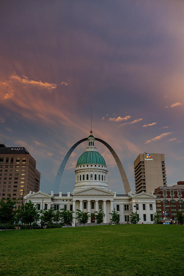Sunset Falls Over St Louis Photograph by Kelly VanDellen
