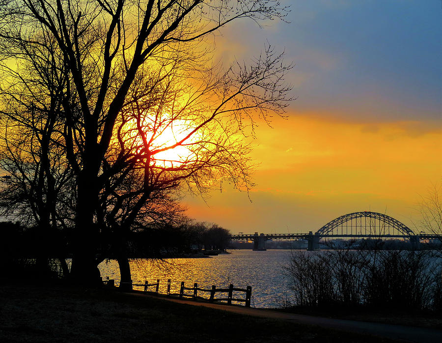 Sunset on the Delaware River Photograph by Linda Stern