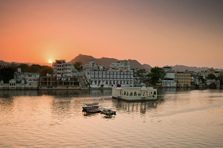 Sunset Over Pichola Lake In Udaipur Photograph by Ania Blazejewska