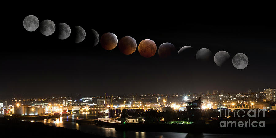 Super Blood Moon over Aberdeen Harbour Photograph by Veli Bariskan